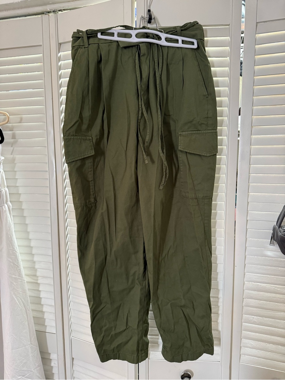 GAP Women’s Olive Green Cargo Drawstring Pants